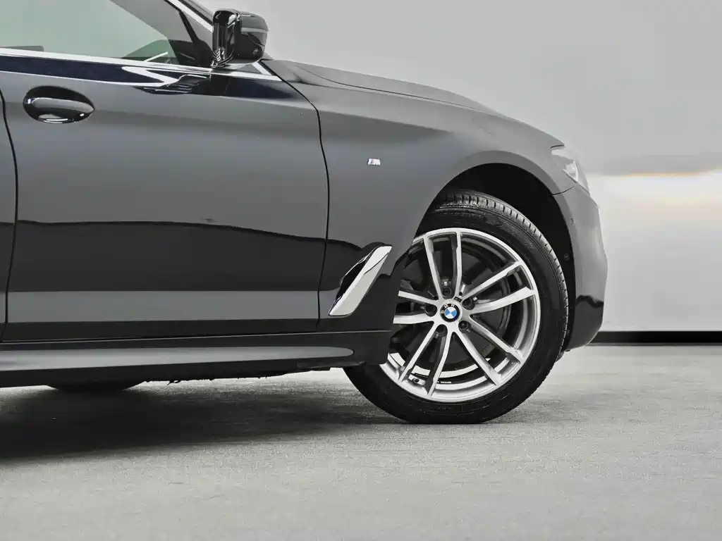 BMW 5 Series — миниатюра 2