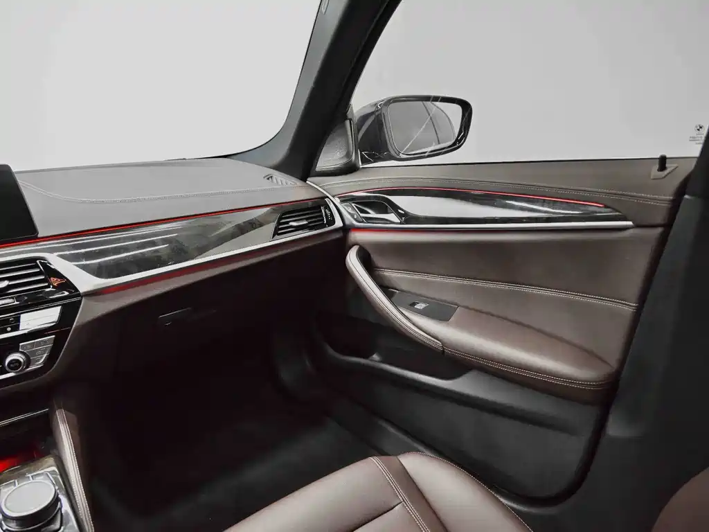 BMW 5 Series — миниатюра 23