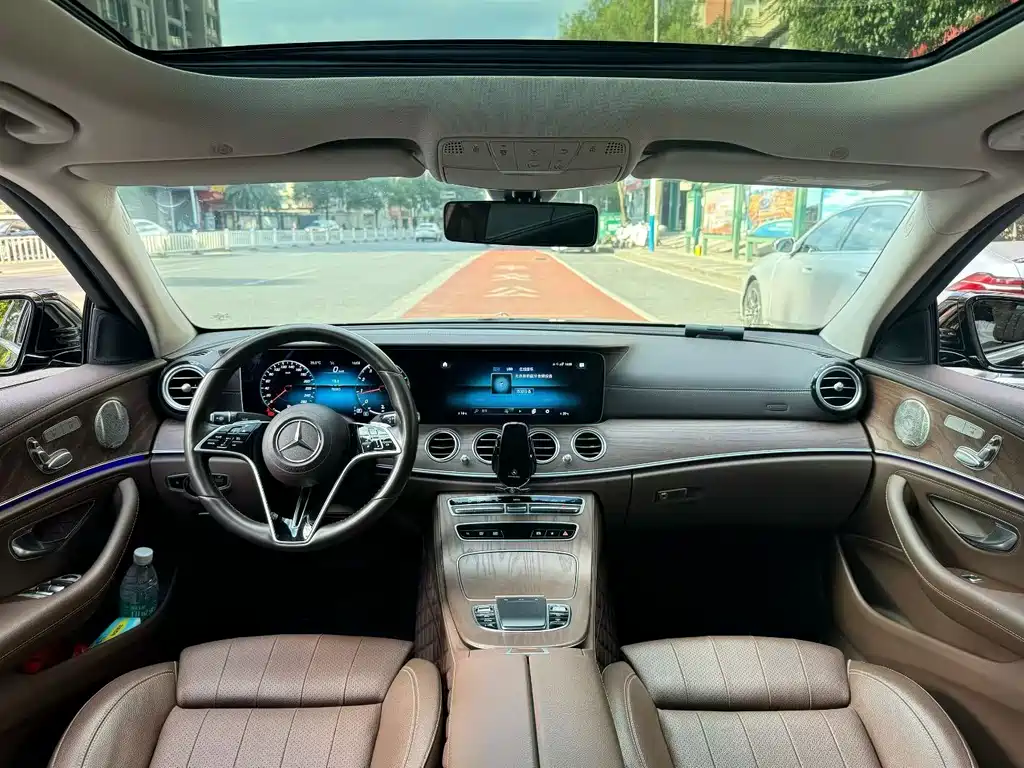 Mercedes-Benz E-Class 2022 — фото 6