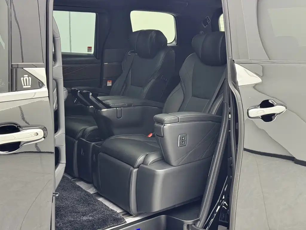 Toyota Vellfire — миниатюра 8