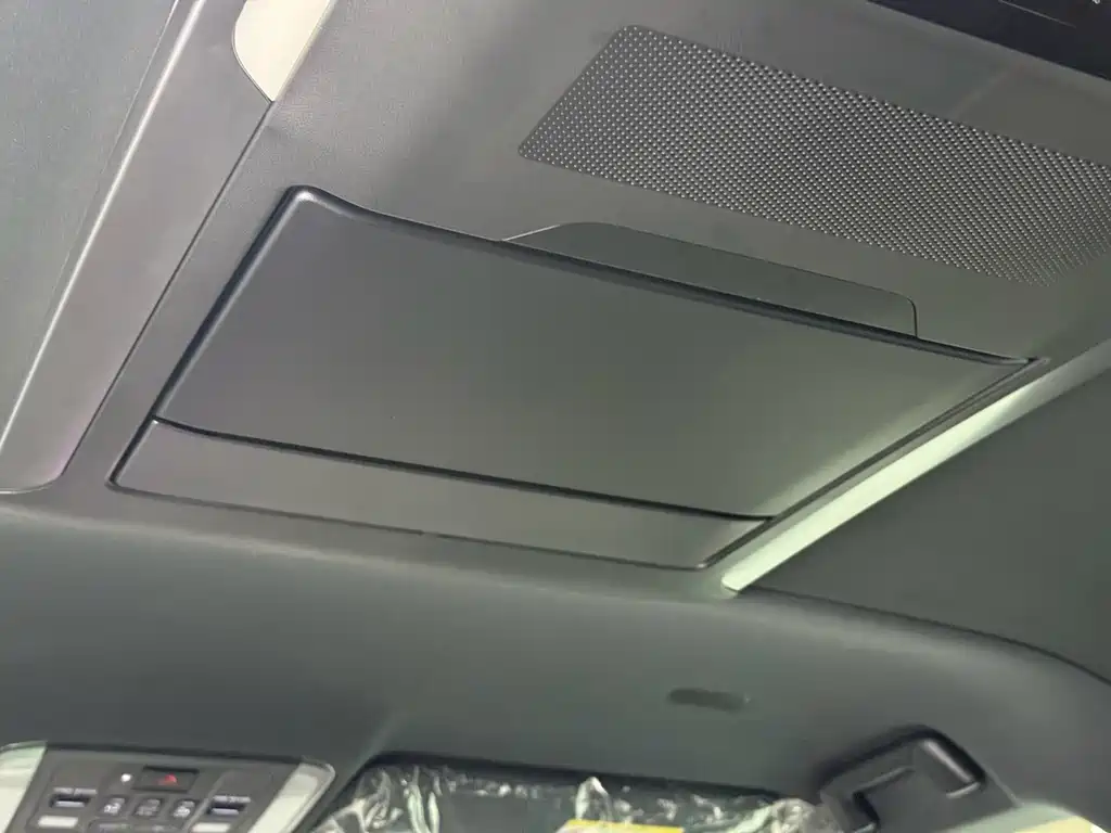 Toyota Vellfire — миниатюра 12