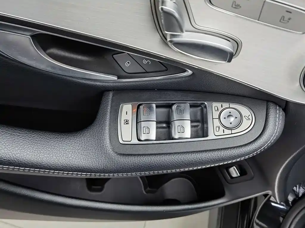 Mercedes-Benz GLC — миниатюра 9
