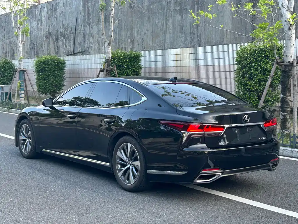 Lexus LS — миниатюра 7