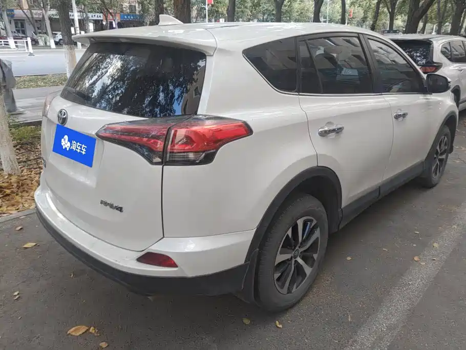 Toyota RAV4 — миниатюра 3