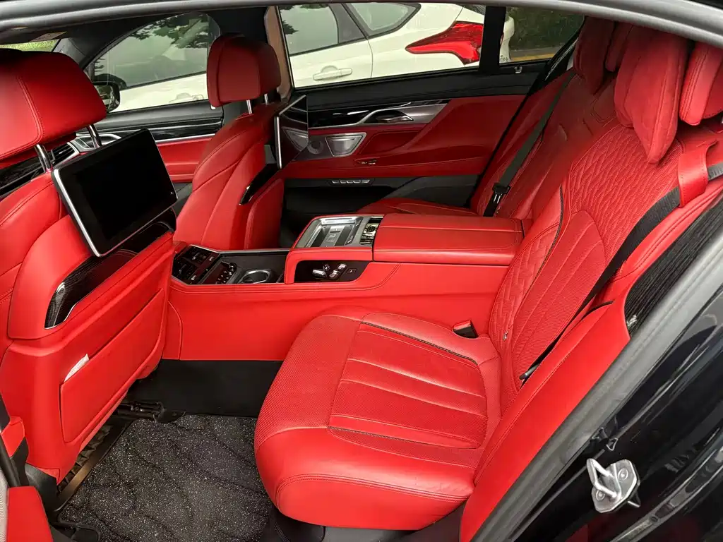 BMW 7 Series — миниатюра 6