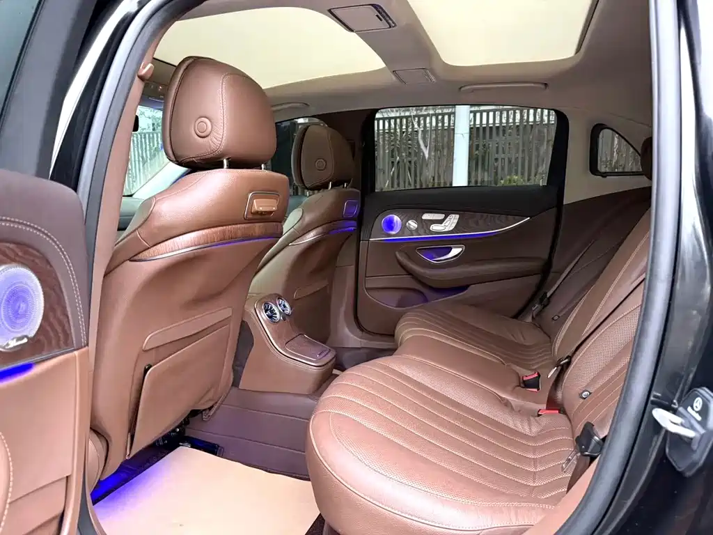 Mercedes-Benz E-Class — миниатюра 6