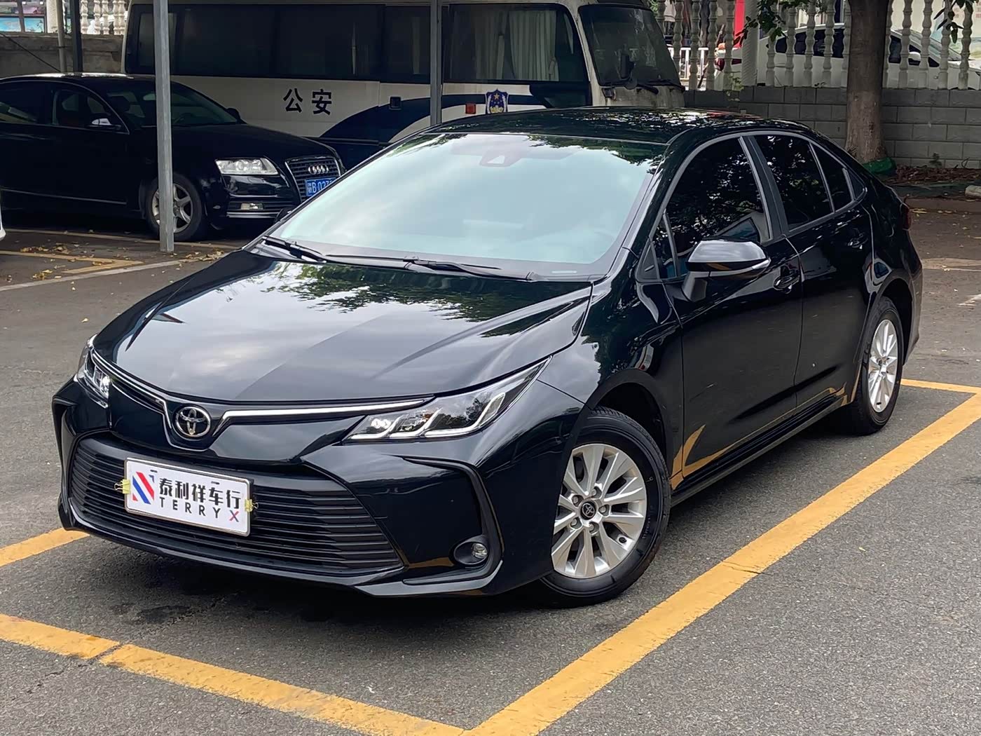 Toyota Corolla 1.2 л 2023 г. Чёрный, пробег 13000 км