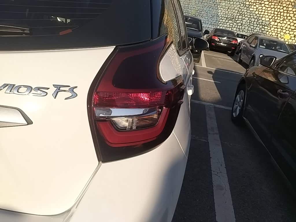 Toyota Vios FS 1.5 л 2022 г. Белый, пробег 35400 км