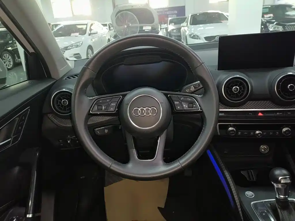 Audi Q2L e-tron — миниатюра 11