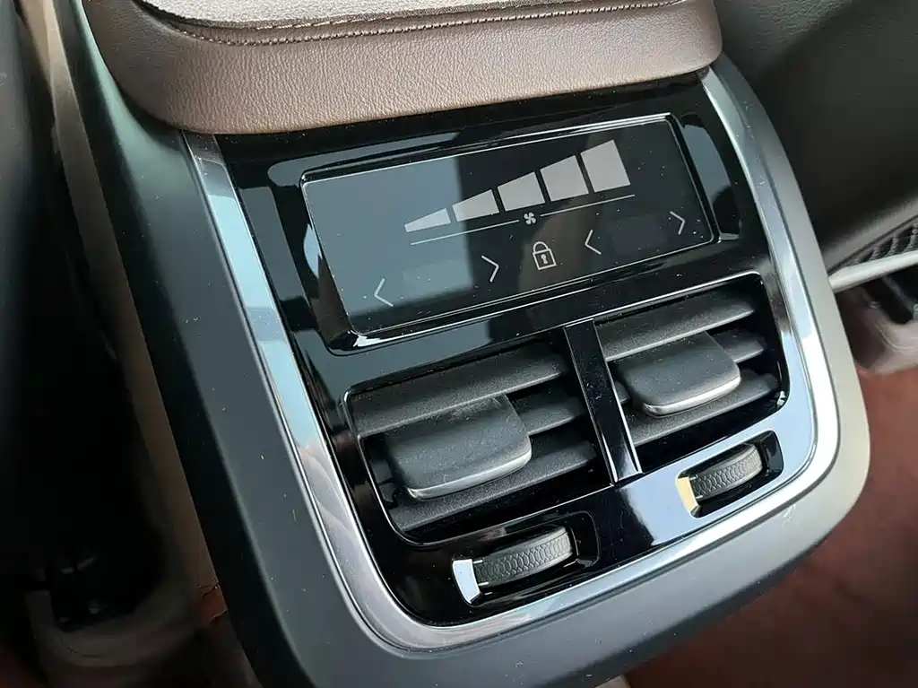 Volvo XC90 — миниатюра 17