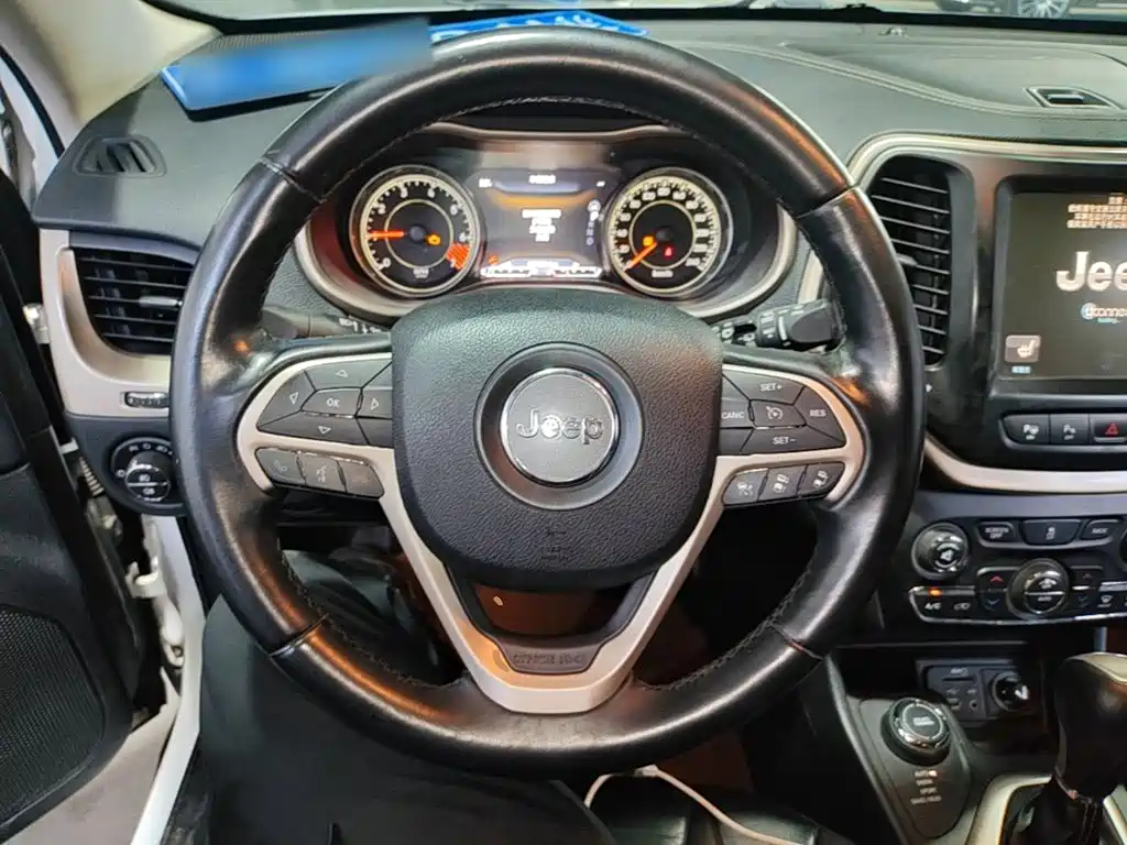 Jeep Cherokee (Import) — миниатюра 11