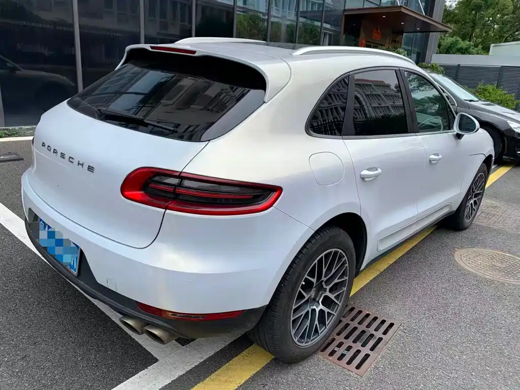 Porsche Macan — миниатюра 6