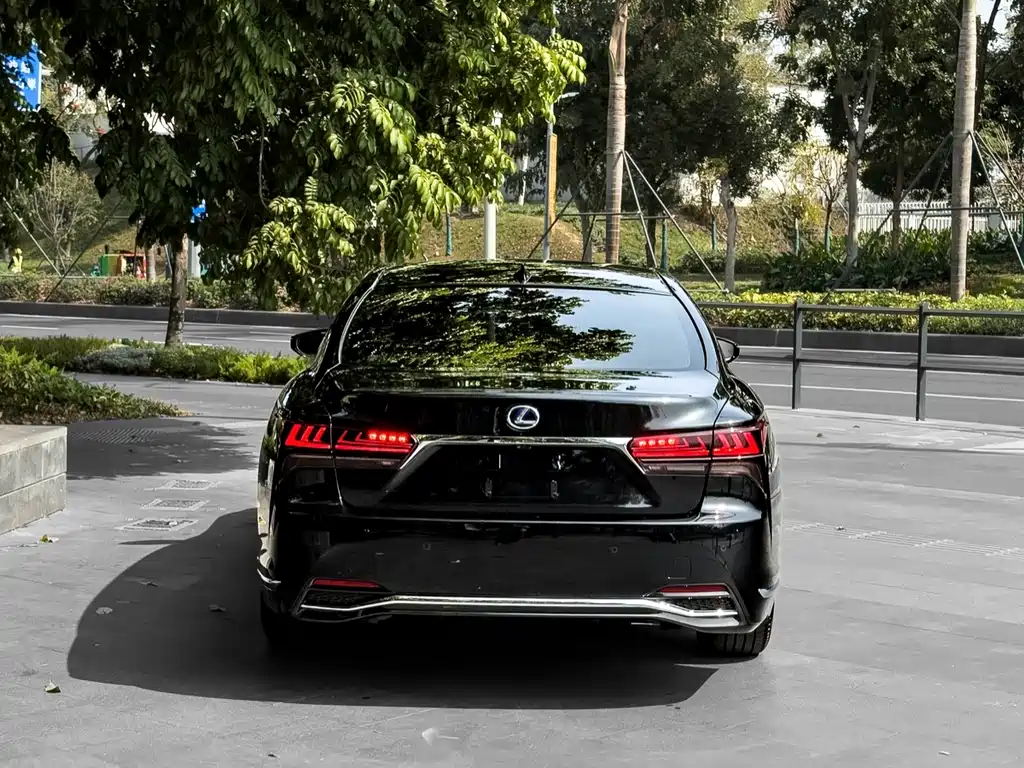 LEXUS LS