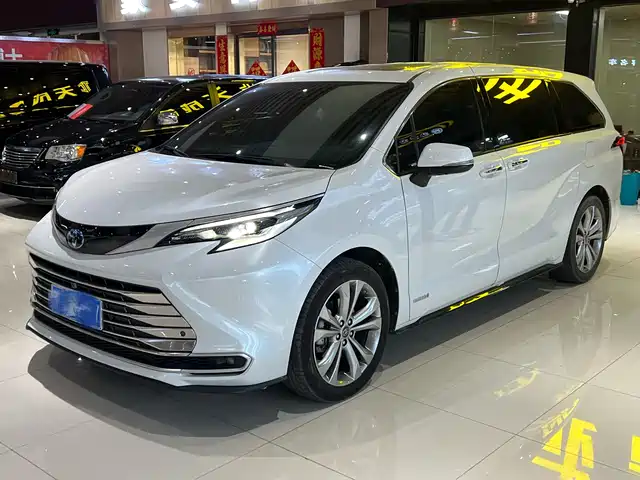 TOYOTA SIENNA 2023