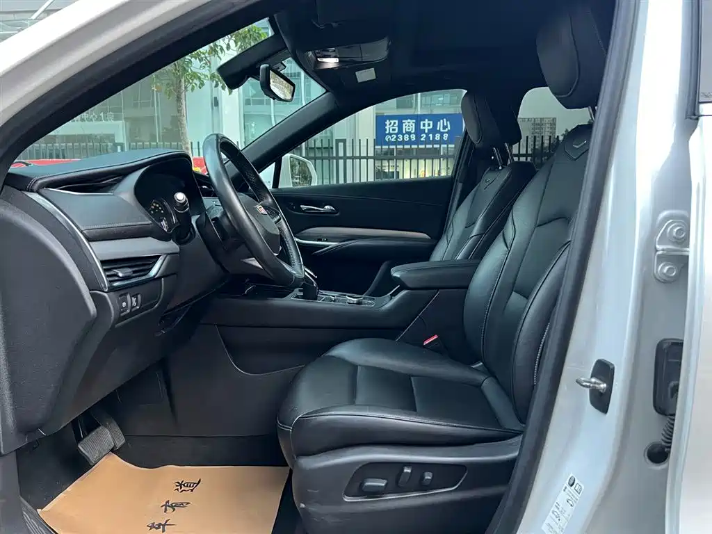 CADILLAC XT4