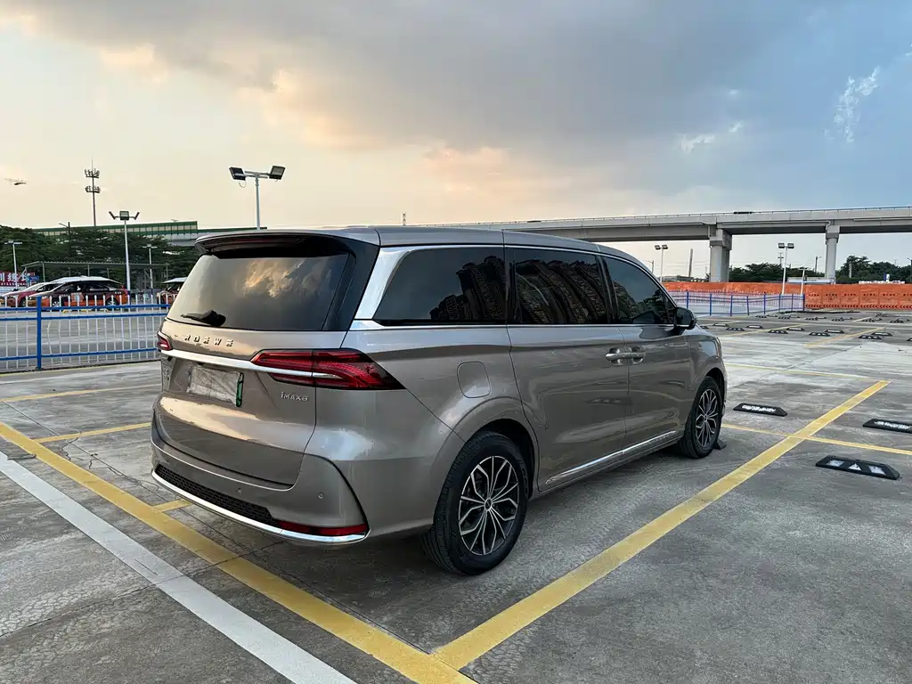 Roewe iMAX8 New Energy — миниатюра 5