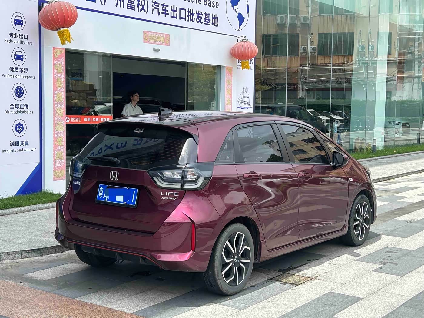 Honda Life 1.5 л 2022 г. красный/фиолетовый, пробег 15000 км