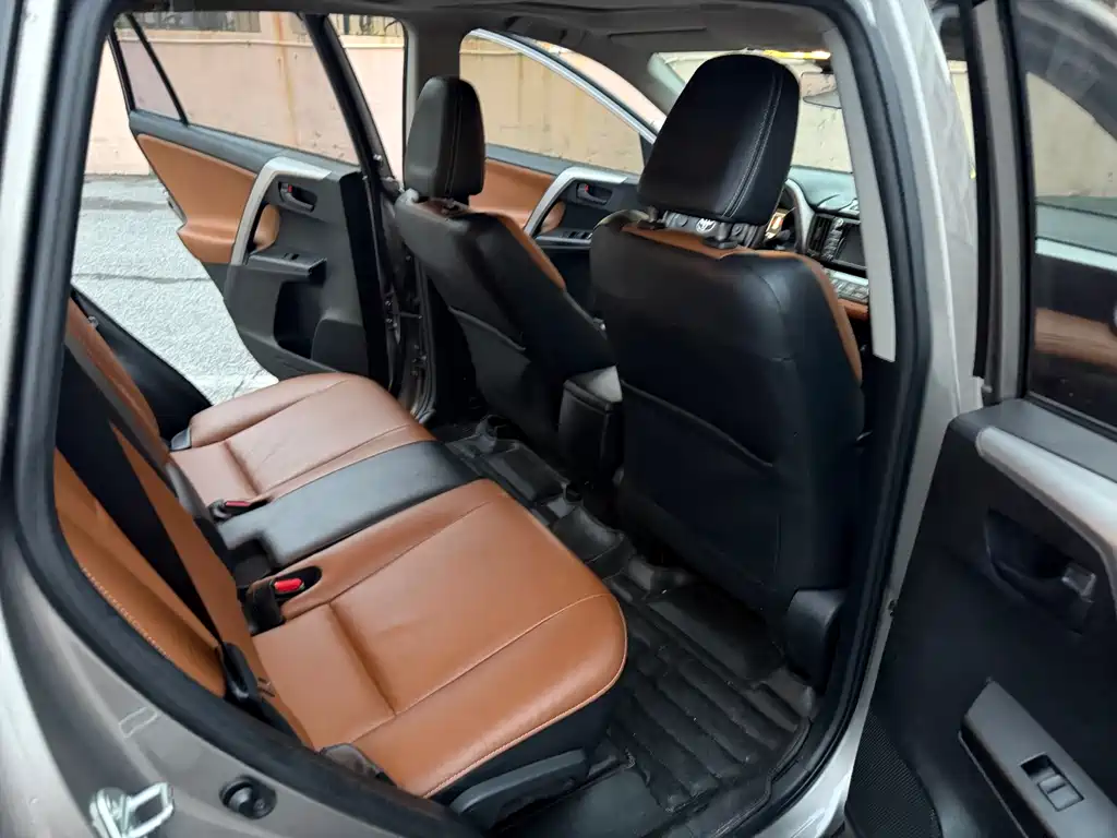 Toyota RAV4 — миниатюра 12