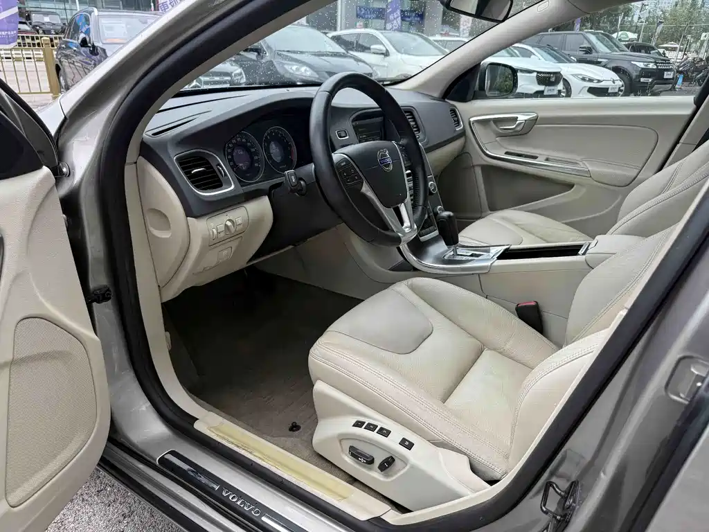 Volvo S60 (Import) — миниатюра 8
