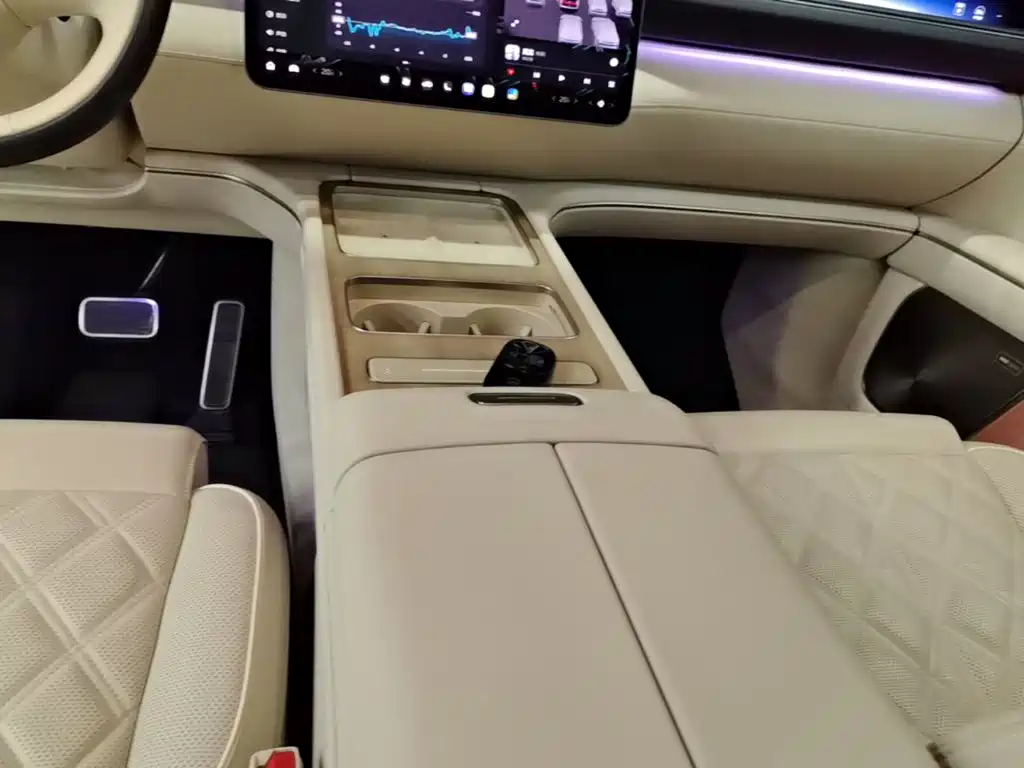 NIO ES8 — миниатюра 14