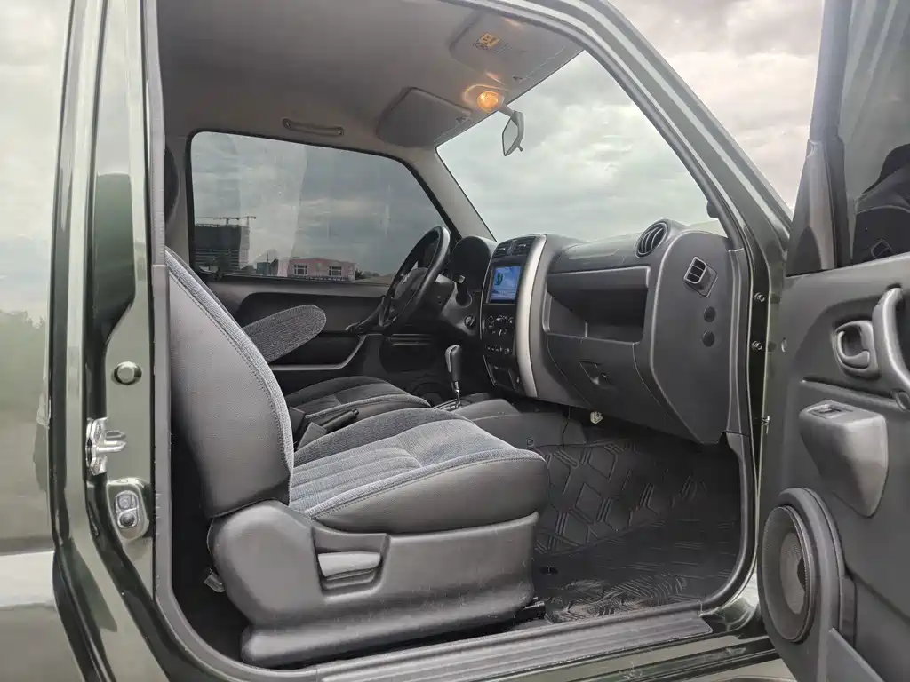 Suzuki Jimny — миниатюра 5