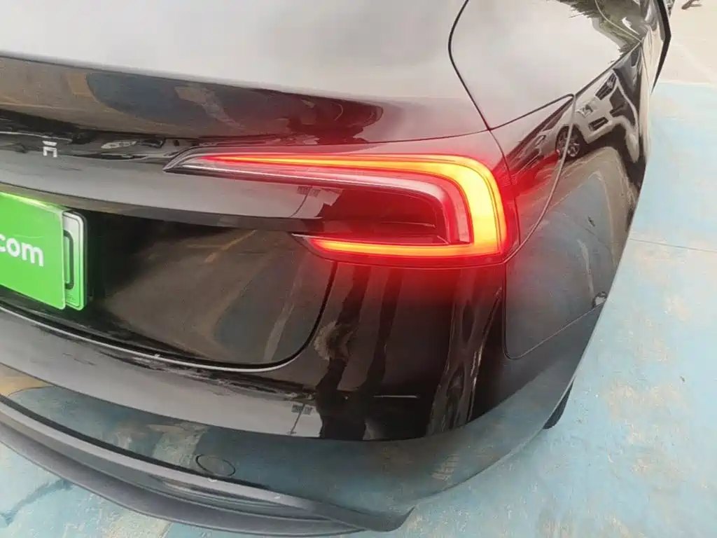 Tesla Model 3 — миниатюра 8