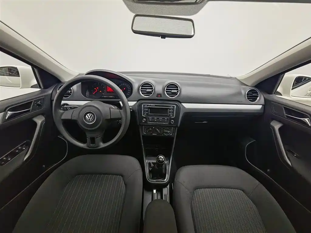 Volkswagen Jetta 2015 1.6L MT Comfort