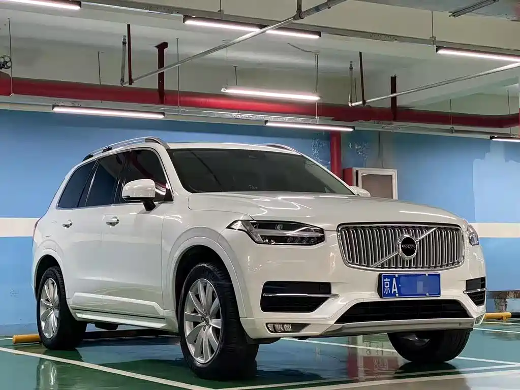 Volvo XC90 2018 T6 5 мест