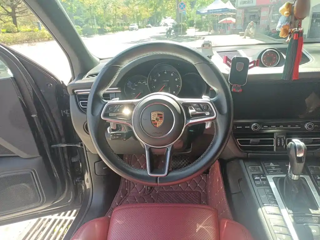 Porsche Macan — миниатюра 11