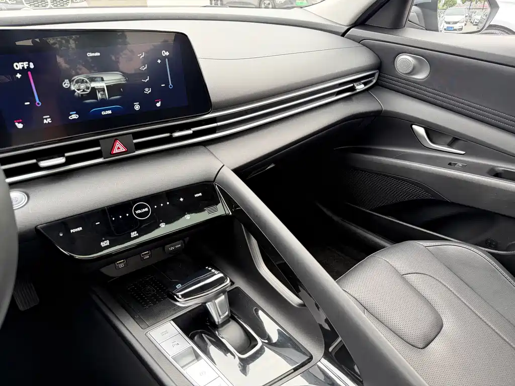 Hyundai Elantra — миниатюра 10