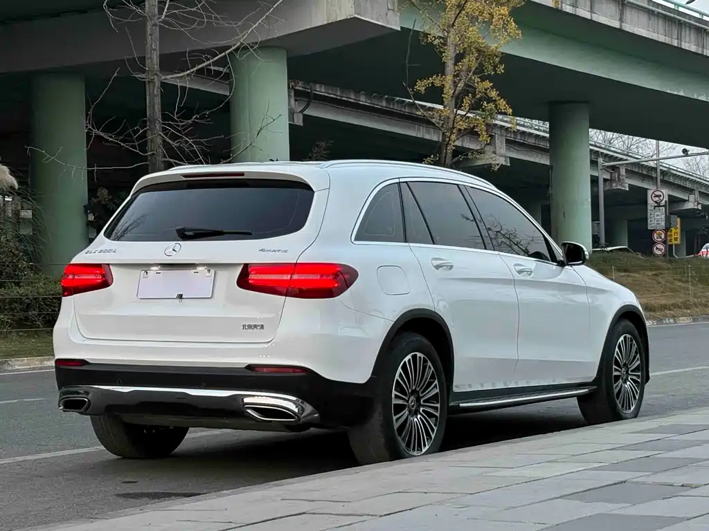 MERCEDES-BENZ GLC