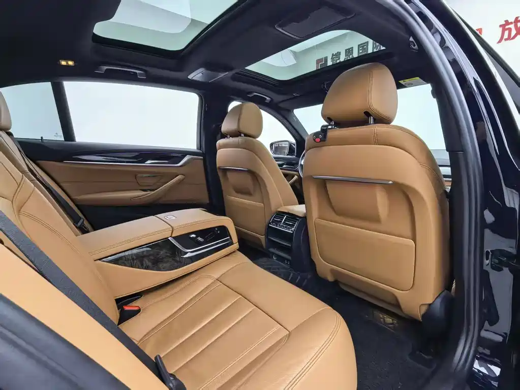 BMW 5 Series — миниатюра 10