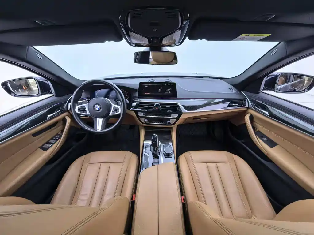 BMW 5 Series — миниатюра 12