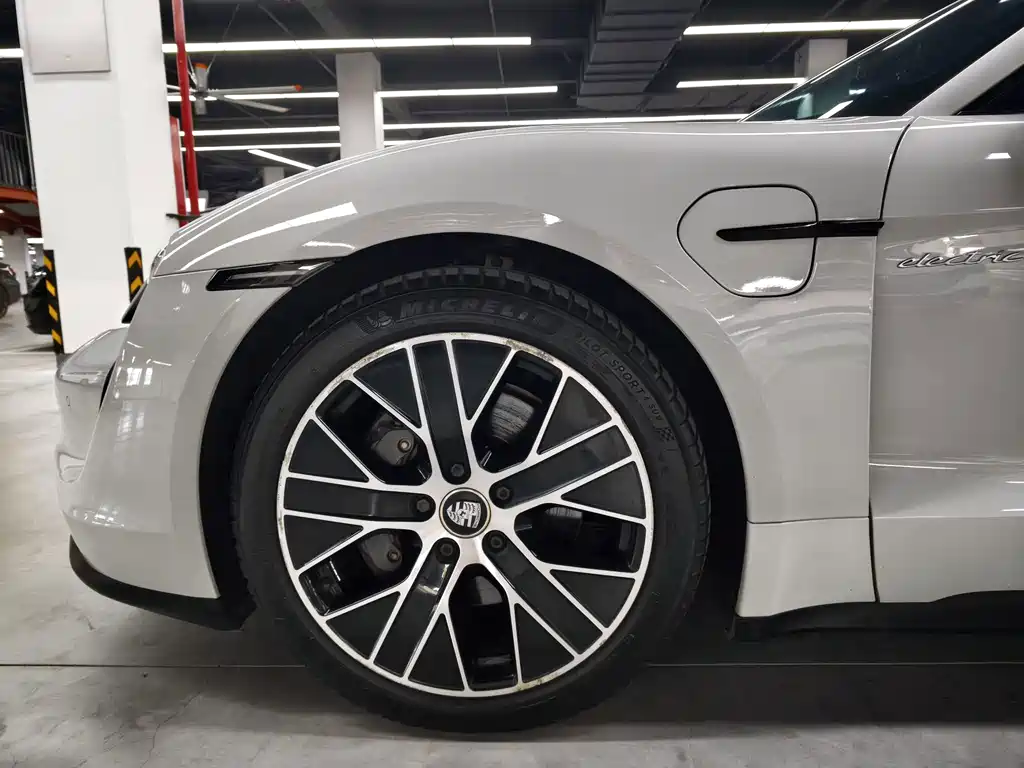 Porsche Taycan — миниатюра 5