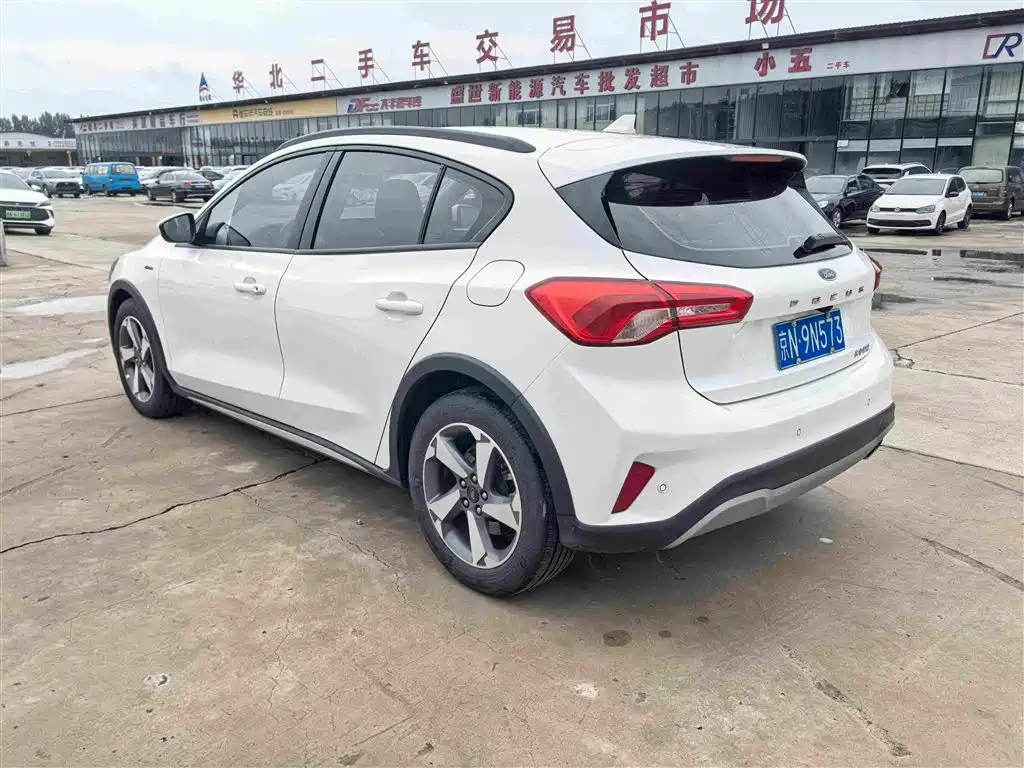 Ford Focus Active — миниатюра 9