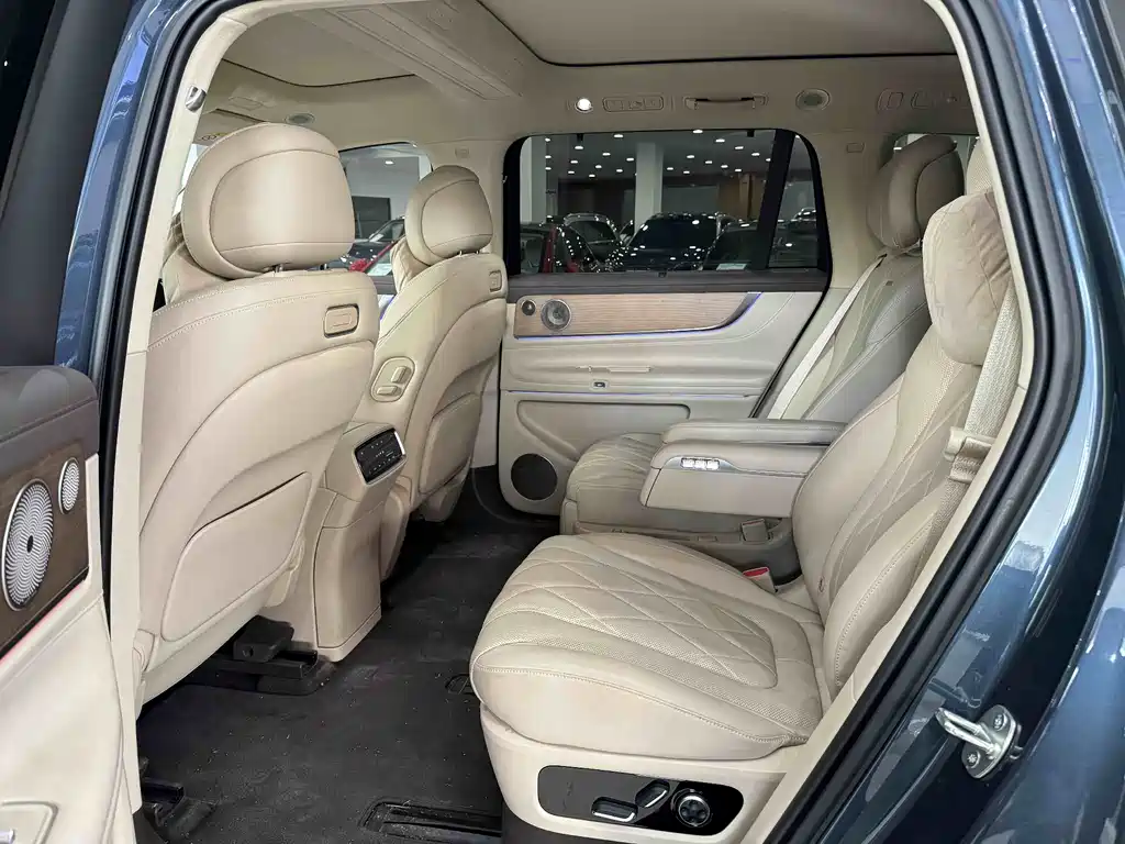 AITO ASK THE WORLD M9