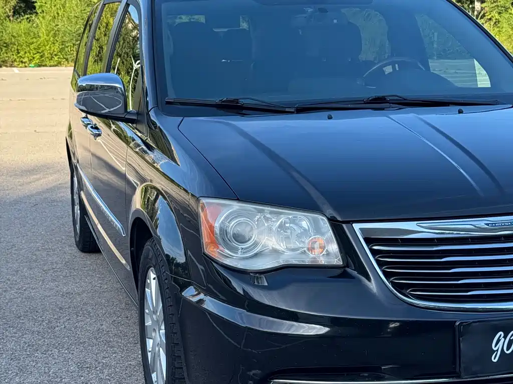 Chrysler Grand Voyager (Import) — миниатюра 7