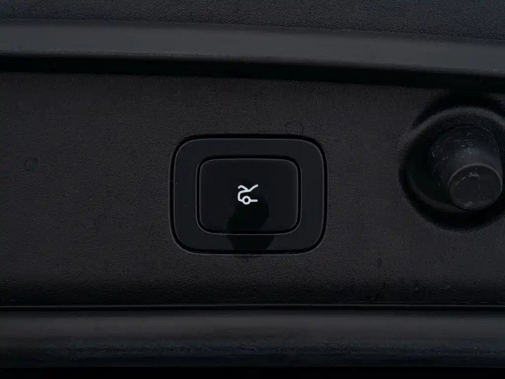 Onvo L90 2025 Max мест