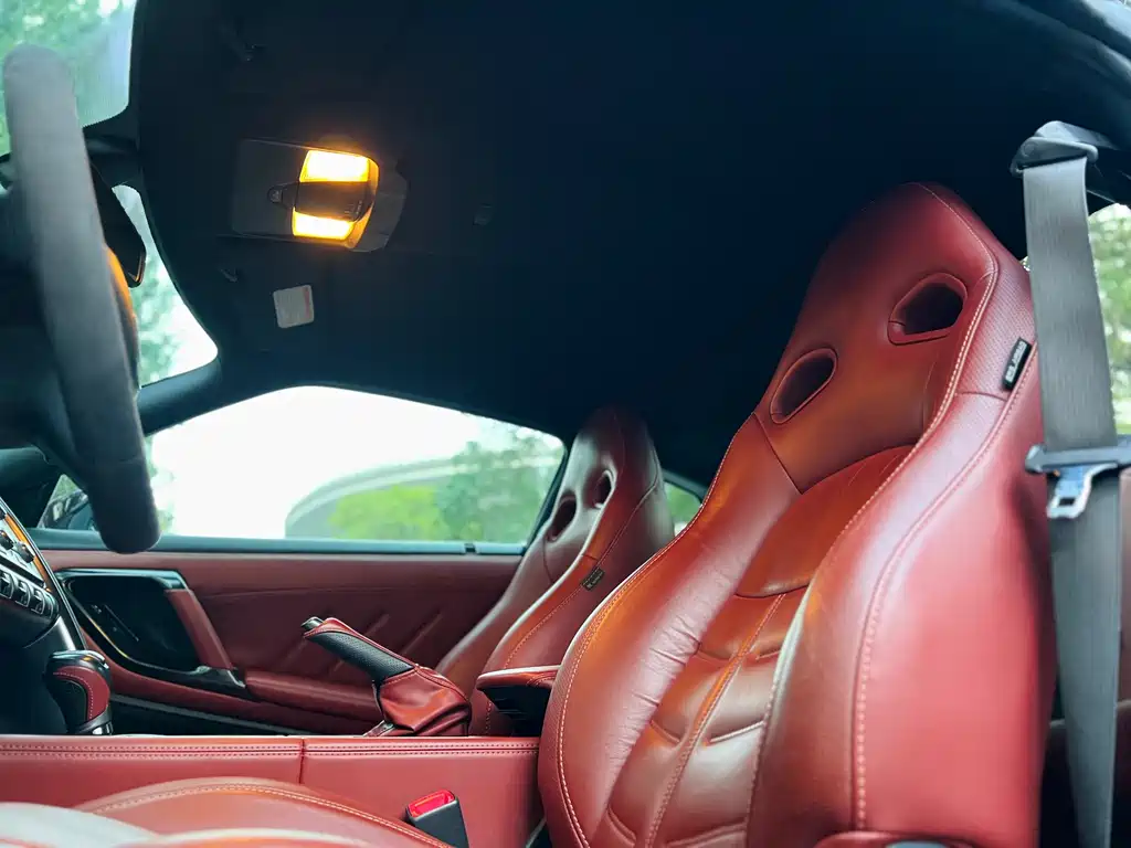 Nissan GT-R — миниатюра 6