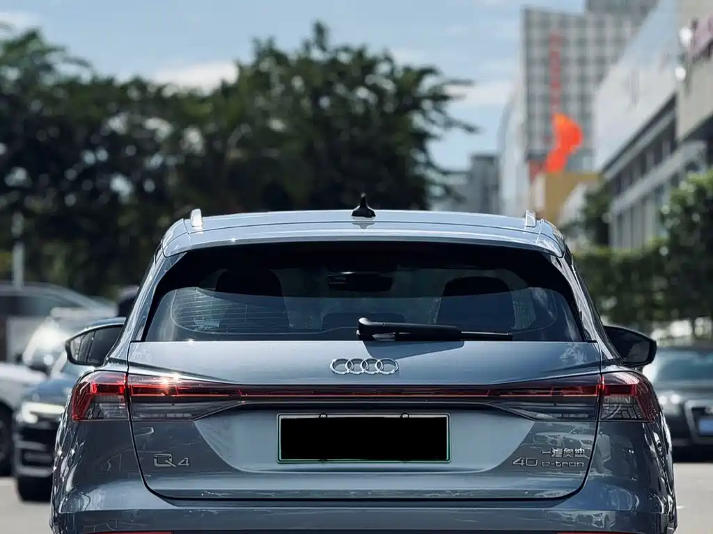 AUDI Q4 E TRON