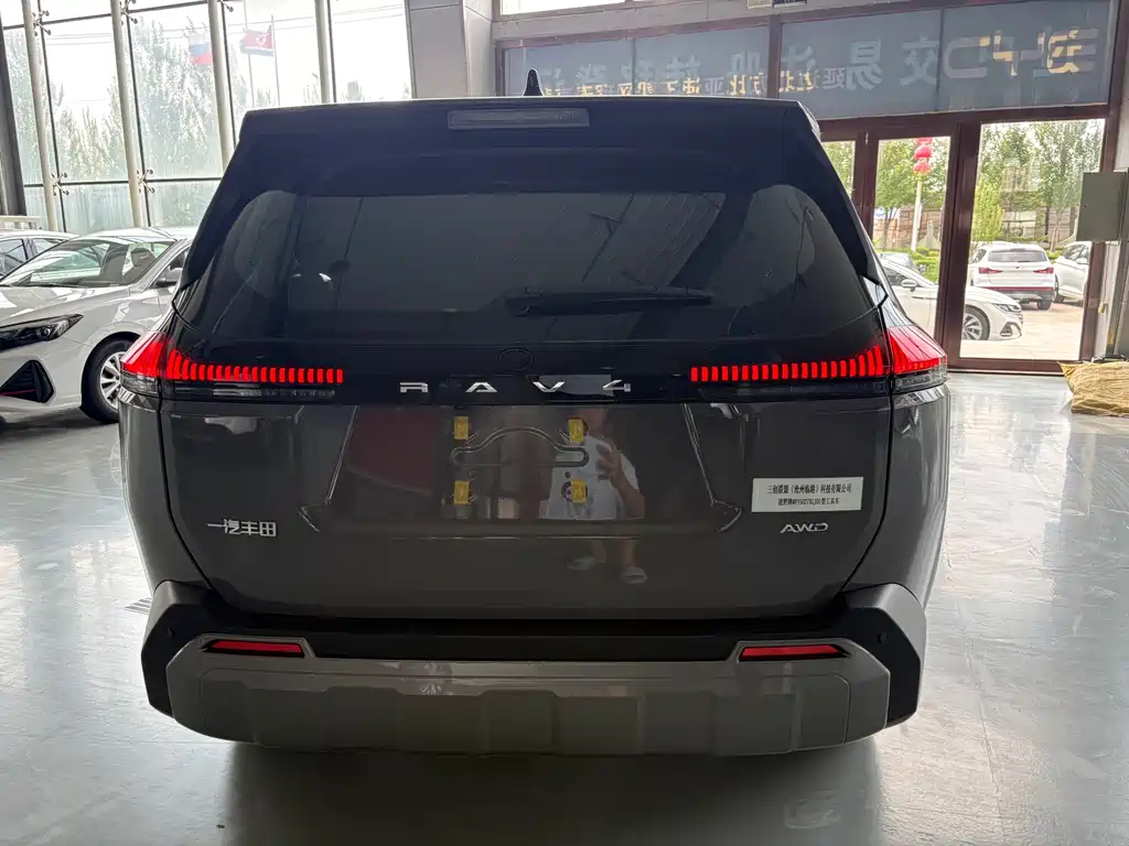 Toyota RAV4 2026 2.0L Luxury