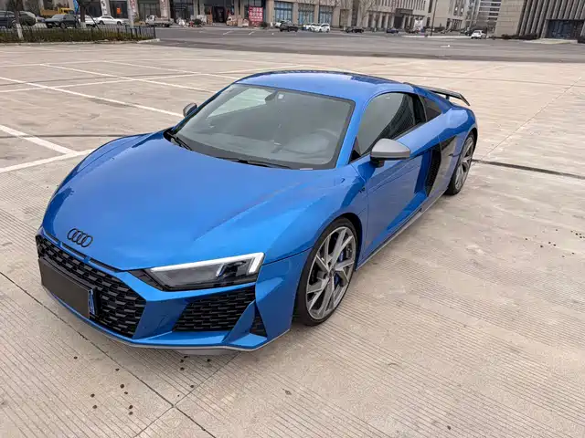 AUDI R8