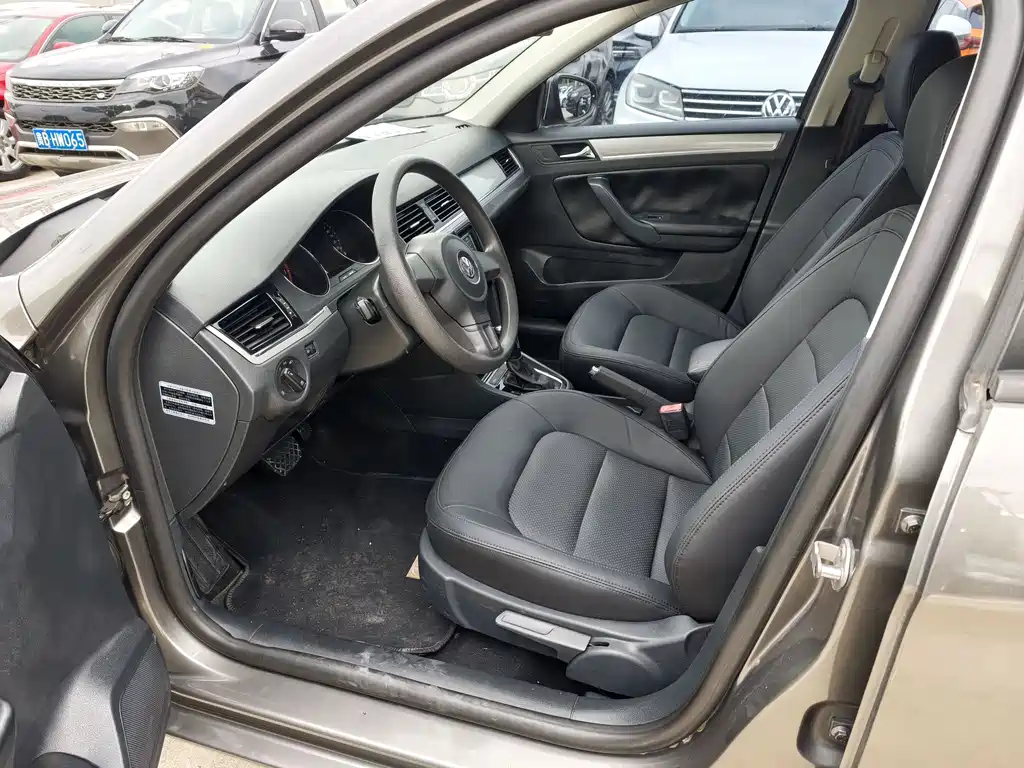 Volkswagen Bora 2013 1.6L AT Fashion