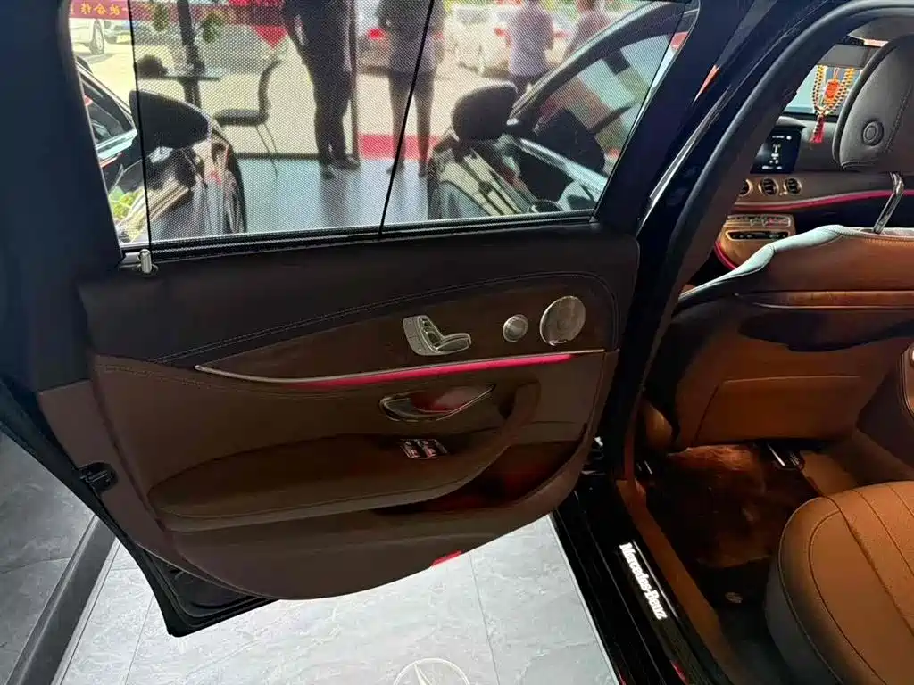 MERCEDES-BENZ E CLASS