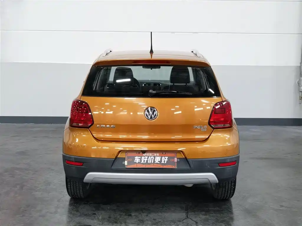 Volkswagen Polo 2016 1.6L Cross Polo AT