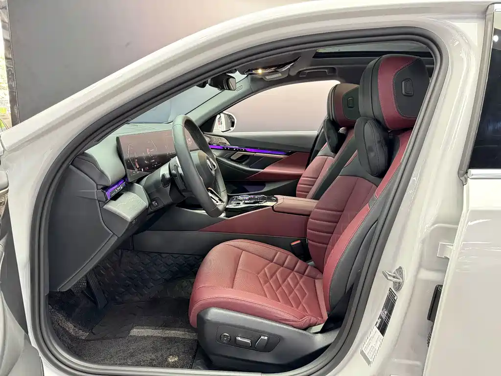BMW 5 Series — миниатюра 6