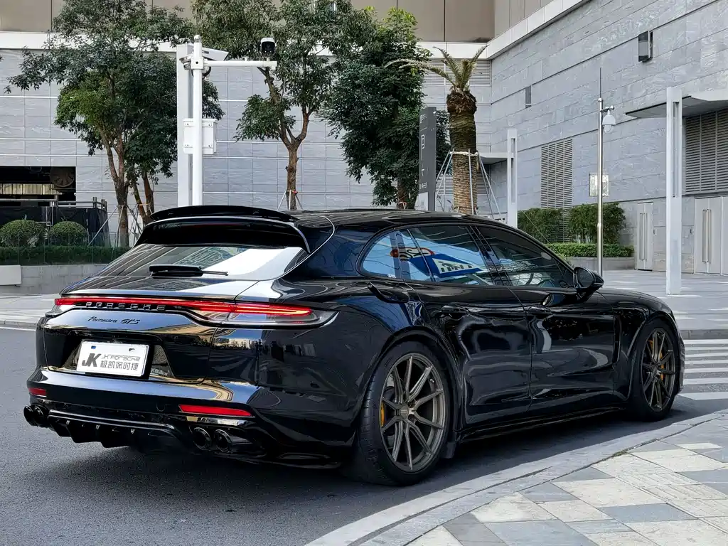 PORSCHE PANAMERA
