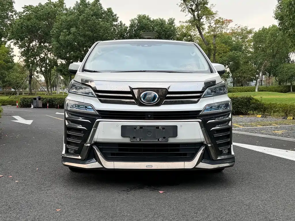 Toyota Vellfire — миниатюра 2