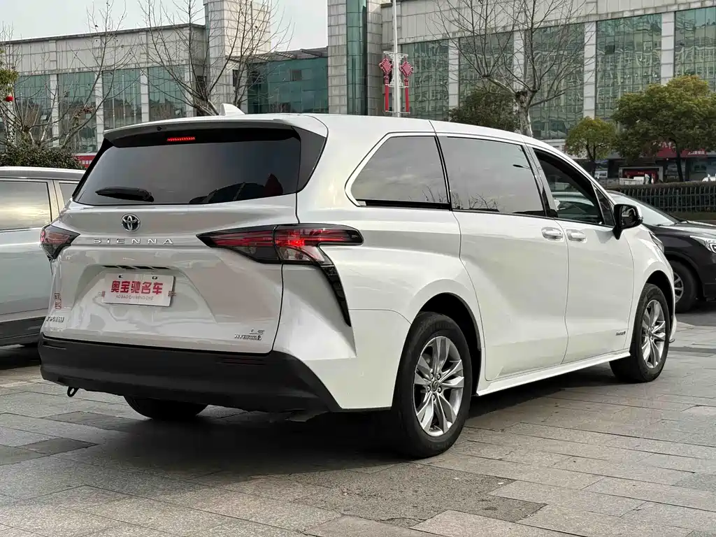 TOYOTA SIENNA