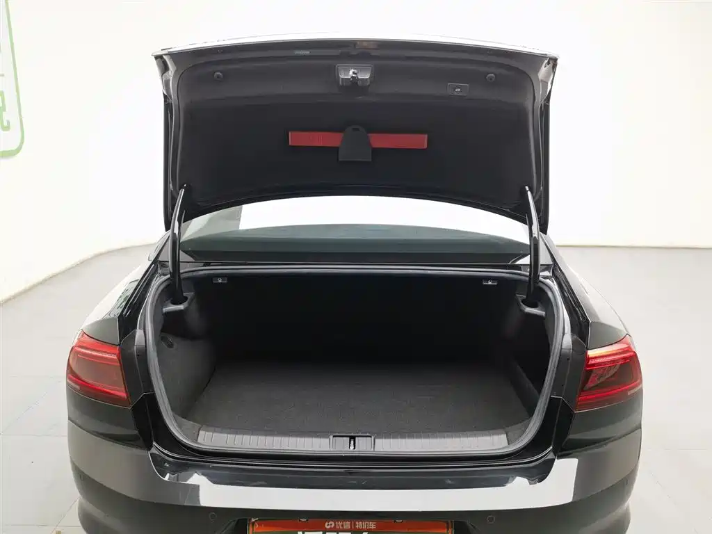 VOLKSWAGEN MAGOTAN GTE PLUG IN HYBRID